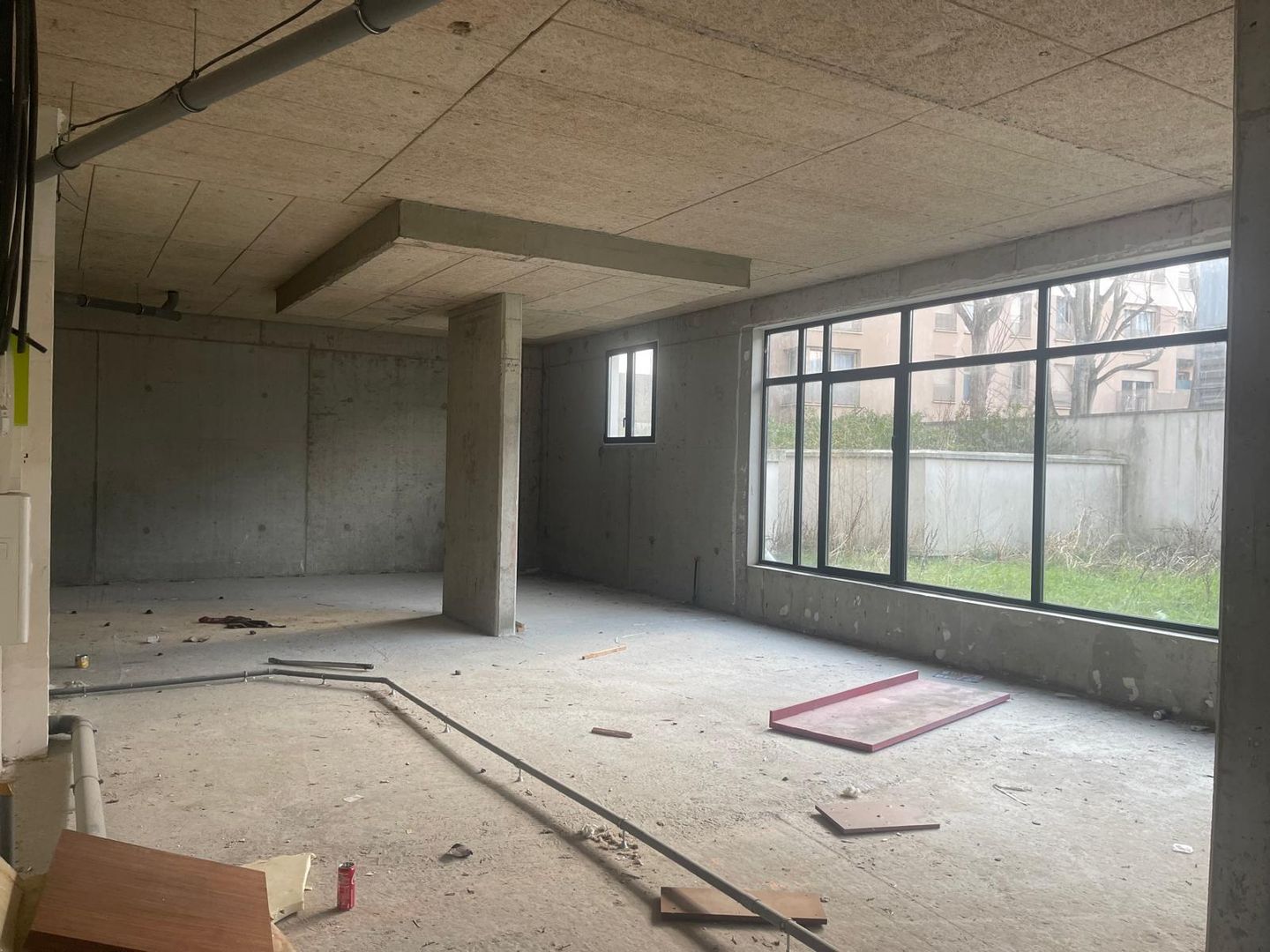 local commercial de 213m², Romainville (Seine-Saint-Denis)