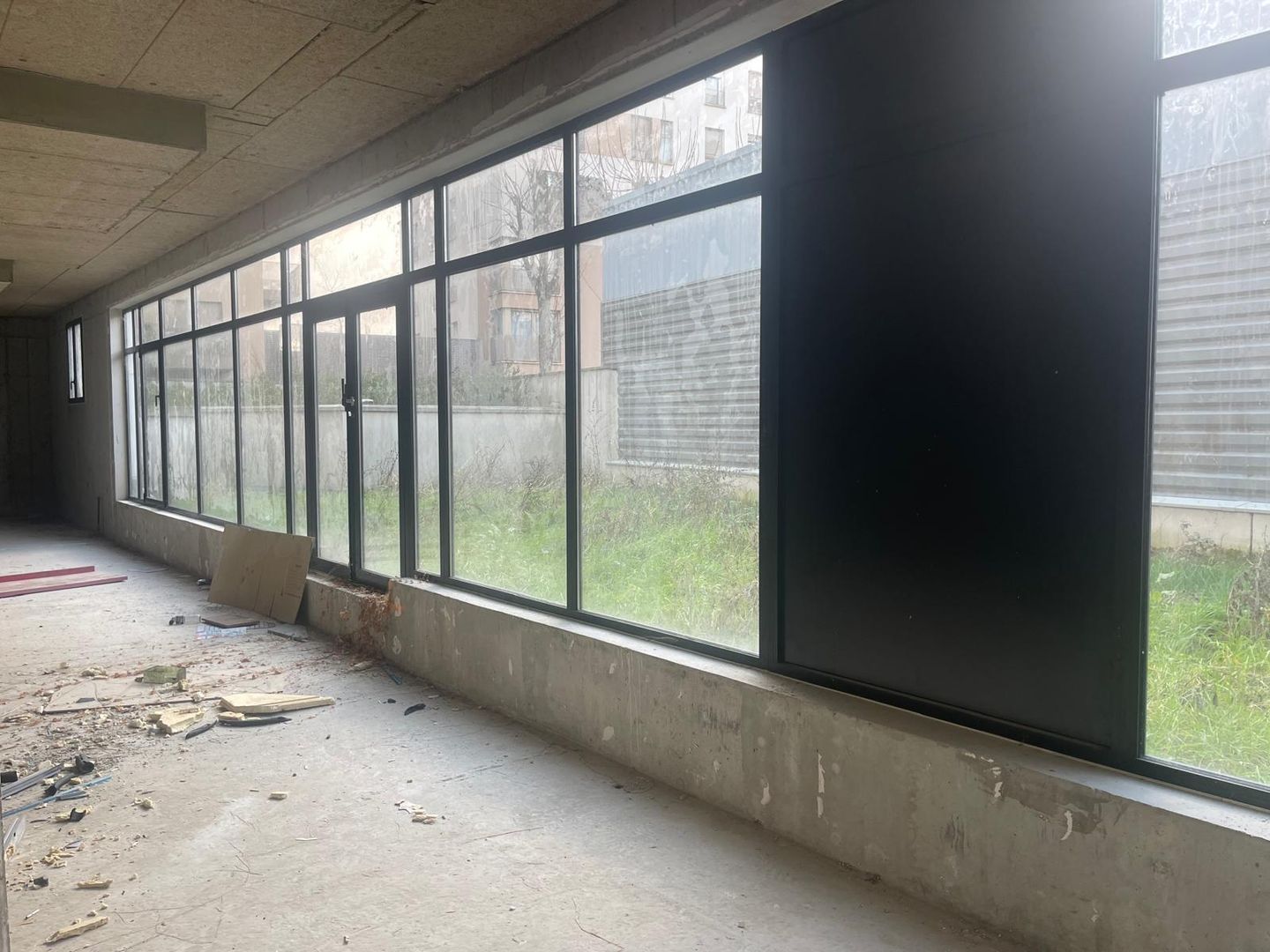 local commercial de 213m², Romainville (Seine-Saint-Denis)