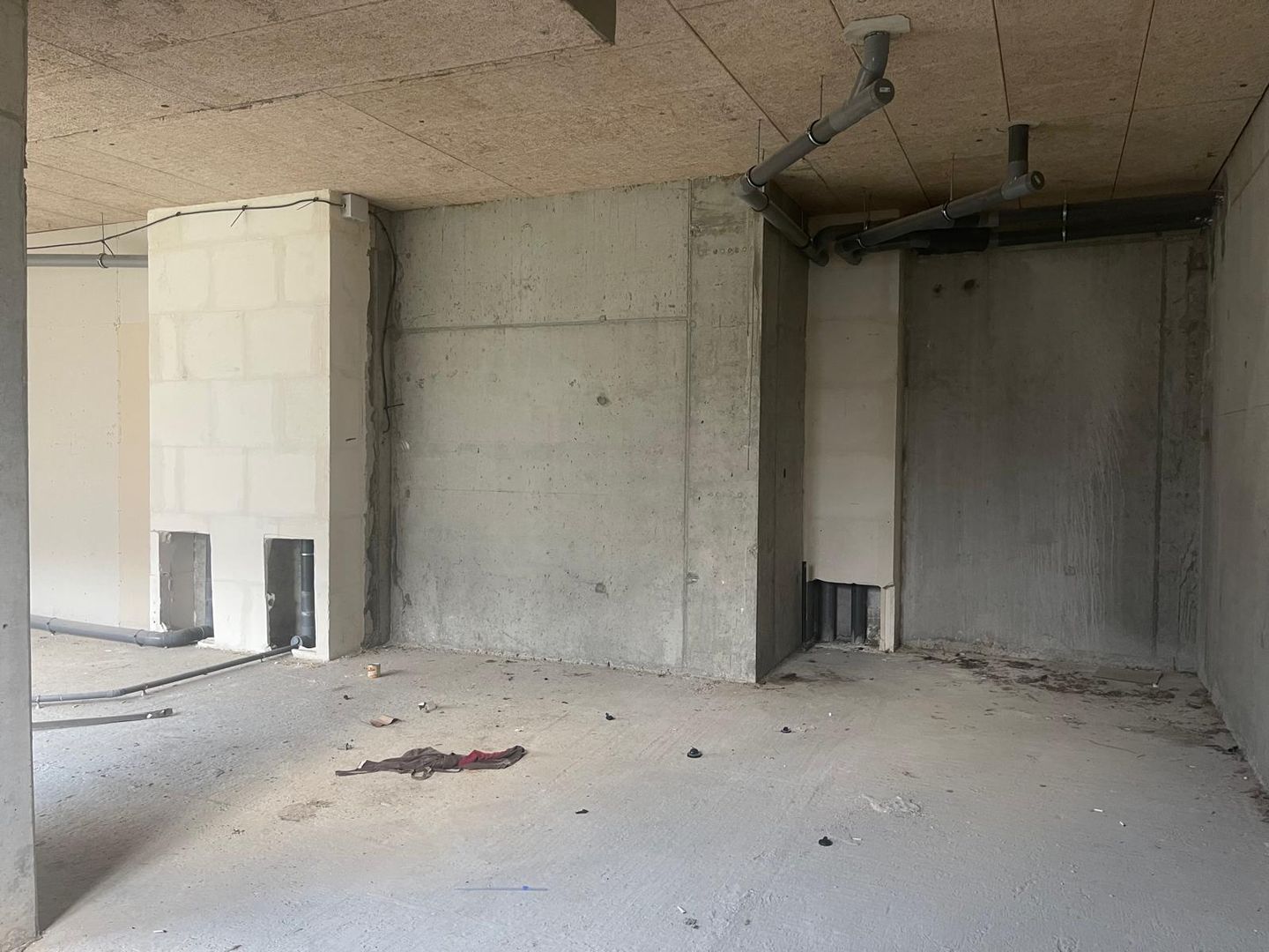 local commercial de 213m², Romainville (Seine-Saint-Denis)