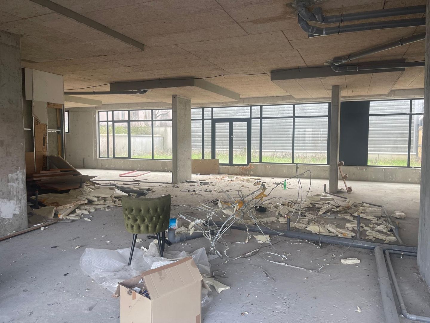 local commercial de 213m², Romainville (Seine-Saint-Denis)