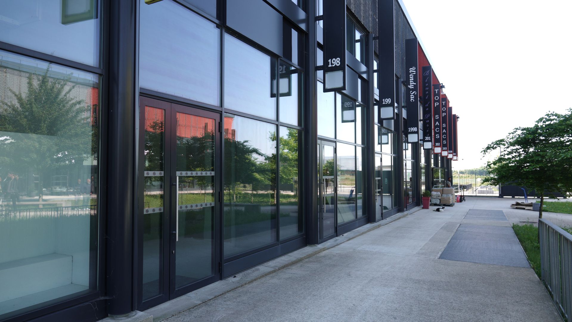 locaux mixtes de 202m², Tremblay-en-France (Seine-Saint-Denis)