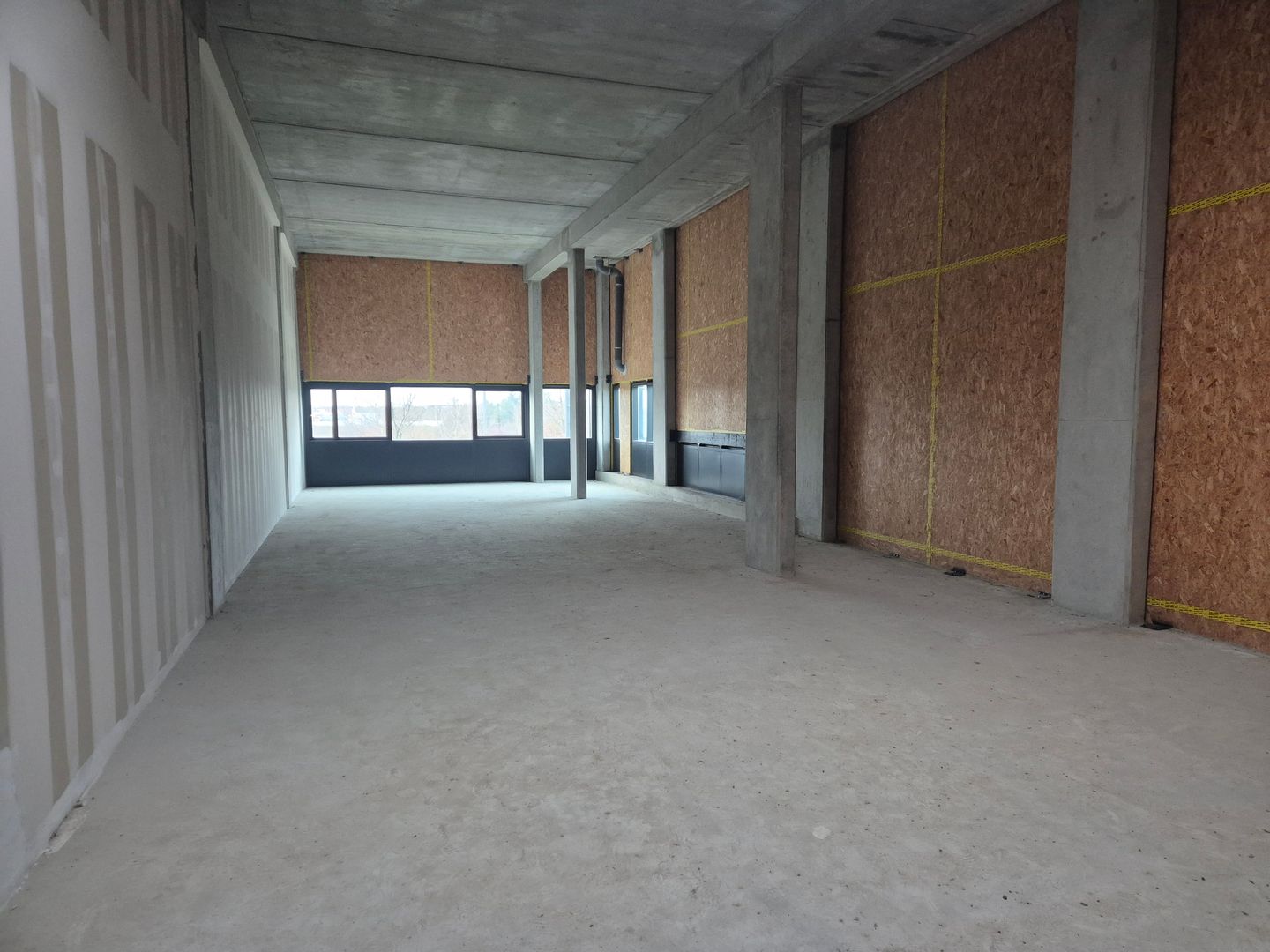 local commercial de 202m², Tremblay-en-France (Seine-Saint-Denis)