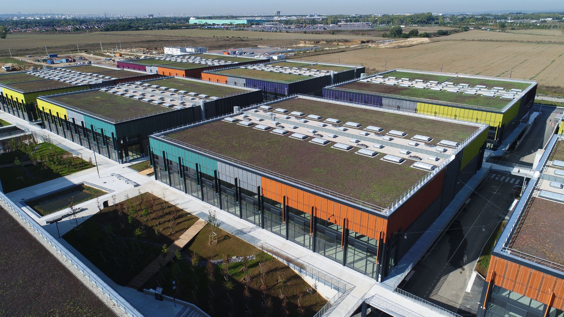 locaux mixtes de 286m², Tremblay-en-France (Seine-Saint-Denis)