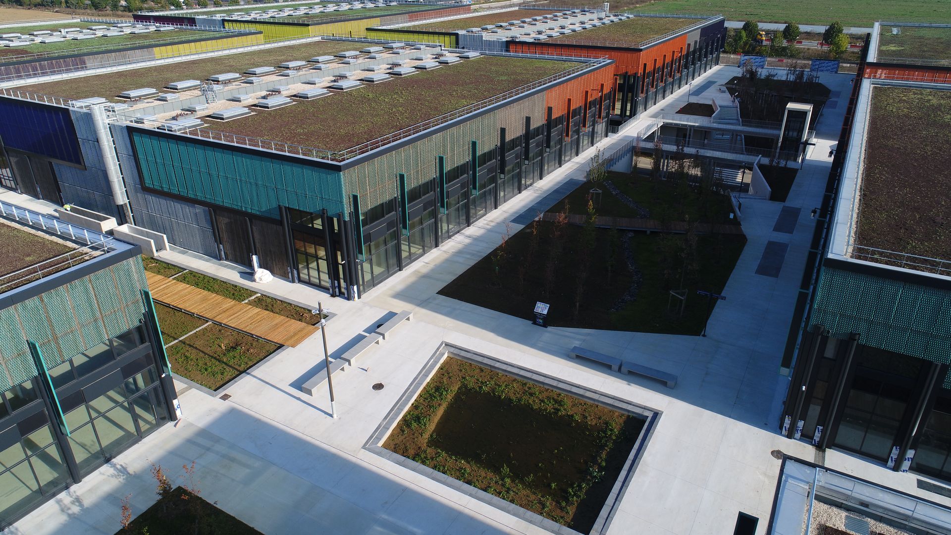 locaux mixtes de 286m², Tremblay-en-France (Seine-Saint-Denis)