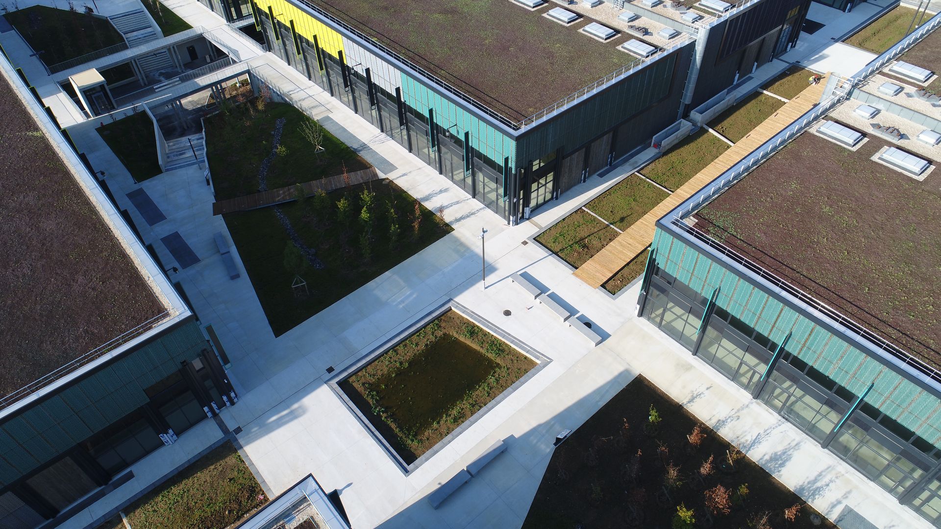 local commercial de 568m², Tremblay-en-France (Seine-Saint-Denis)