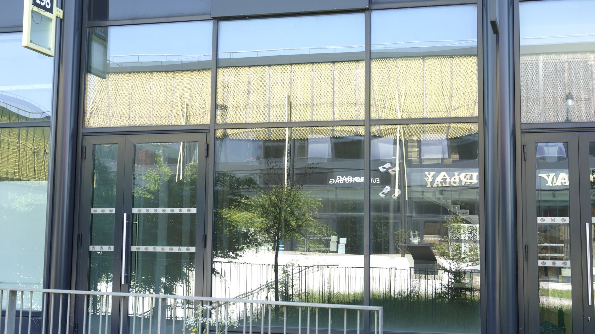 local commercial de 239m², Tremblay-en-France (Seine-Saint-Denis)