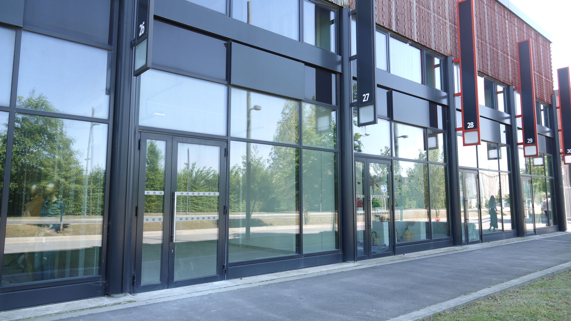 local commercial de 200m², Tremblay-en-France (Seine-Saint-Denis)