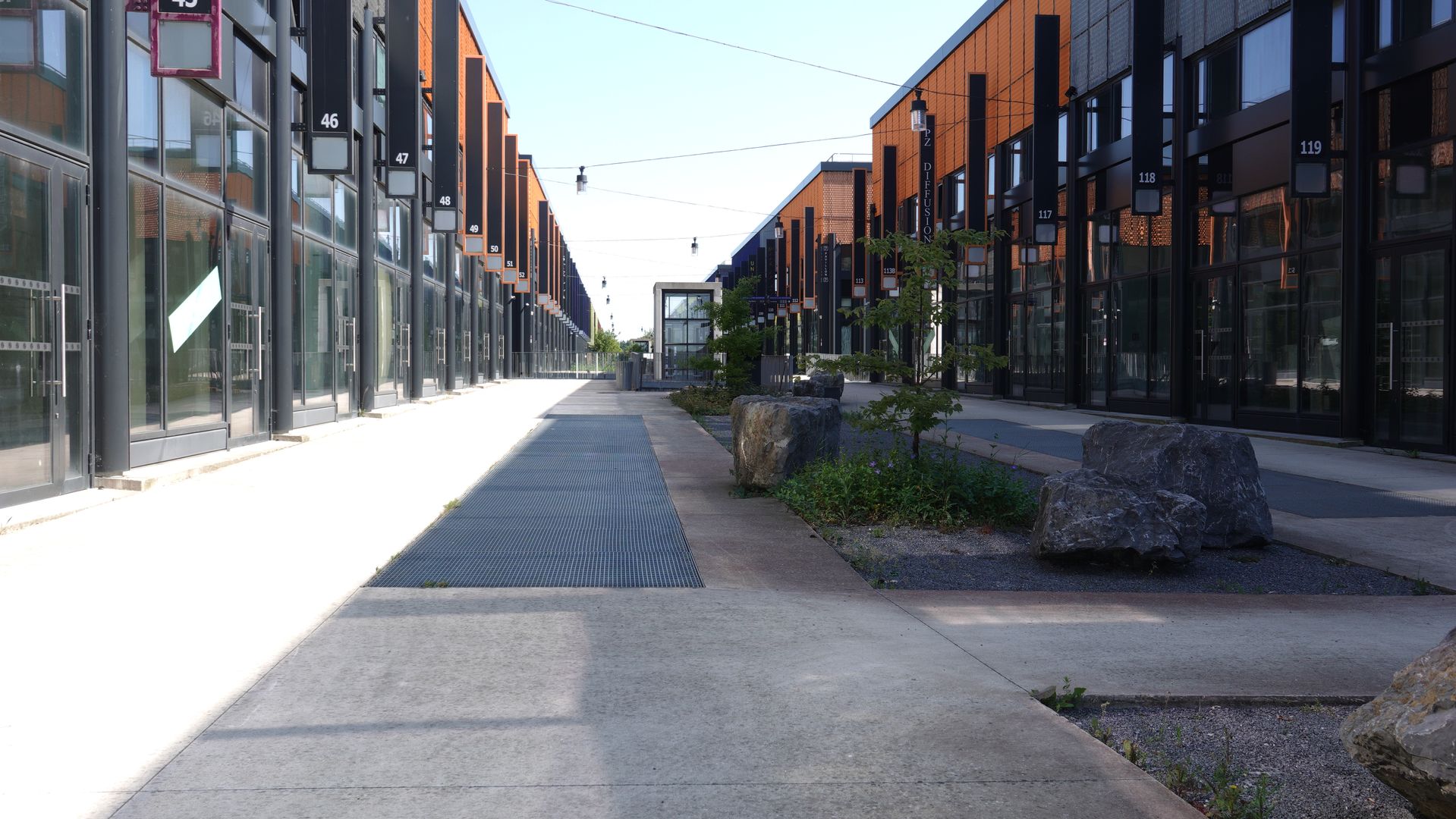 local commercial de 200m², Tremblay-en-France (Seine-Saint-Denis)