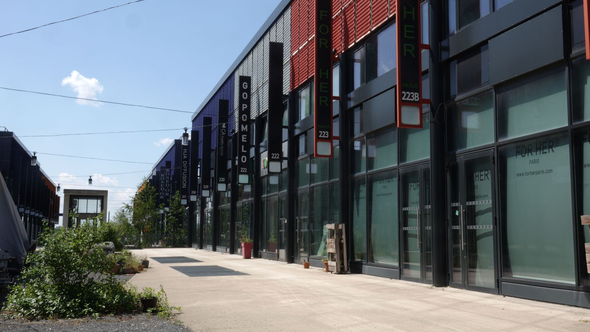local commercial de 350m², Tremblay-en-France (Seine-Saint-Denis)