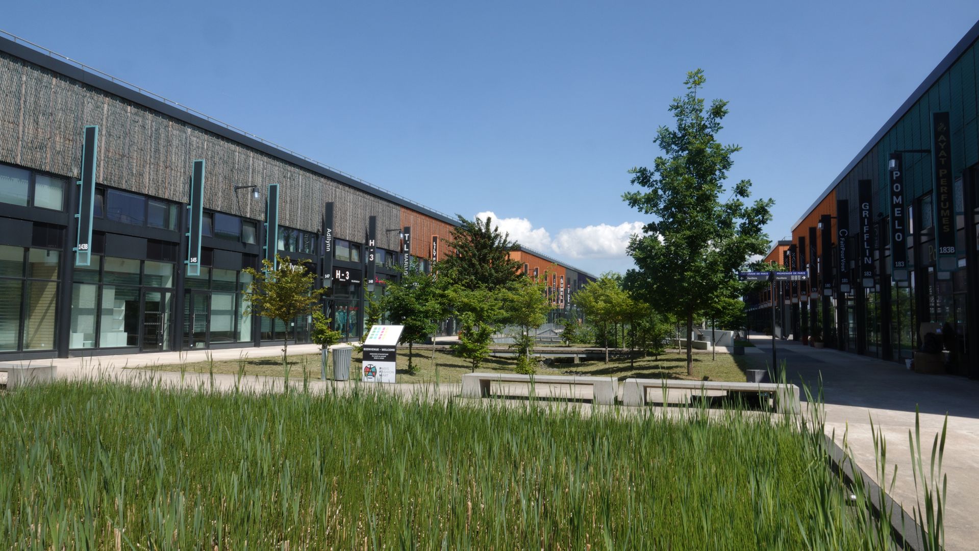 local commercial de 350m², Tremblay-en-France (Seine-Saint-Denis)