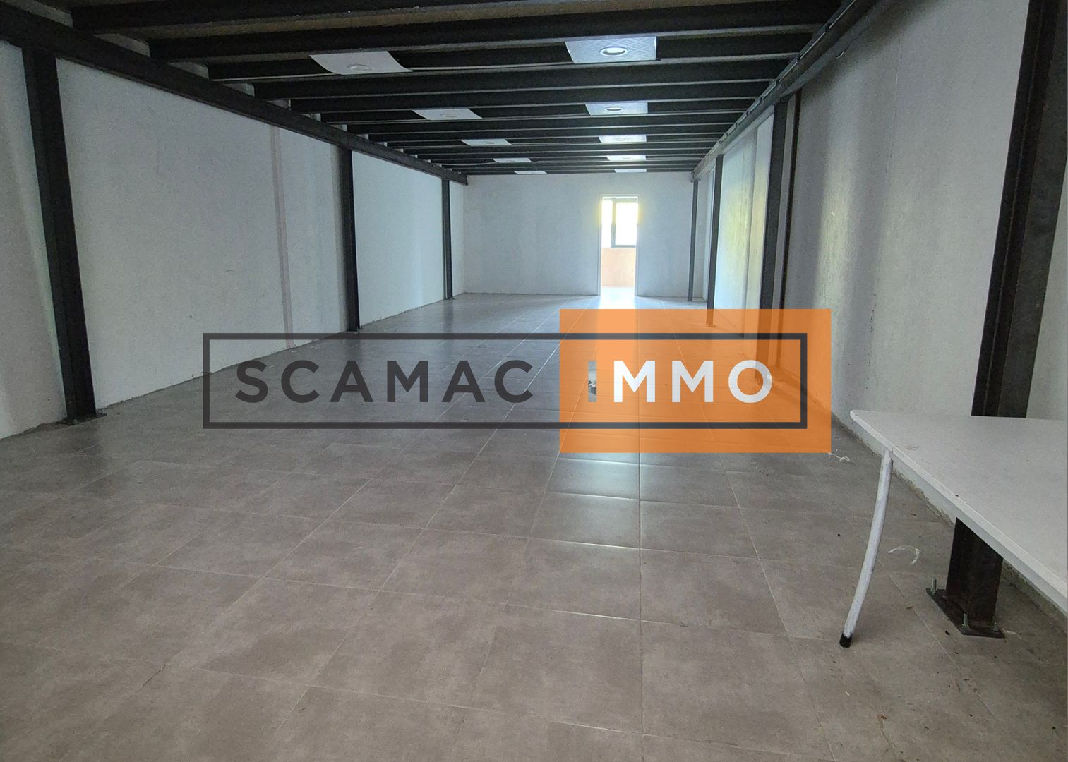 local commercial de 300m², Tremblay-en-France (Seine-Saint-Denis)