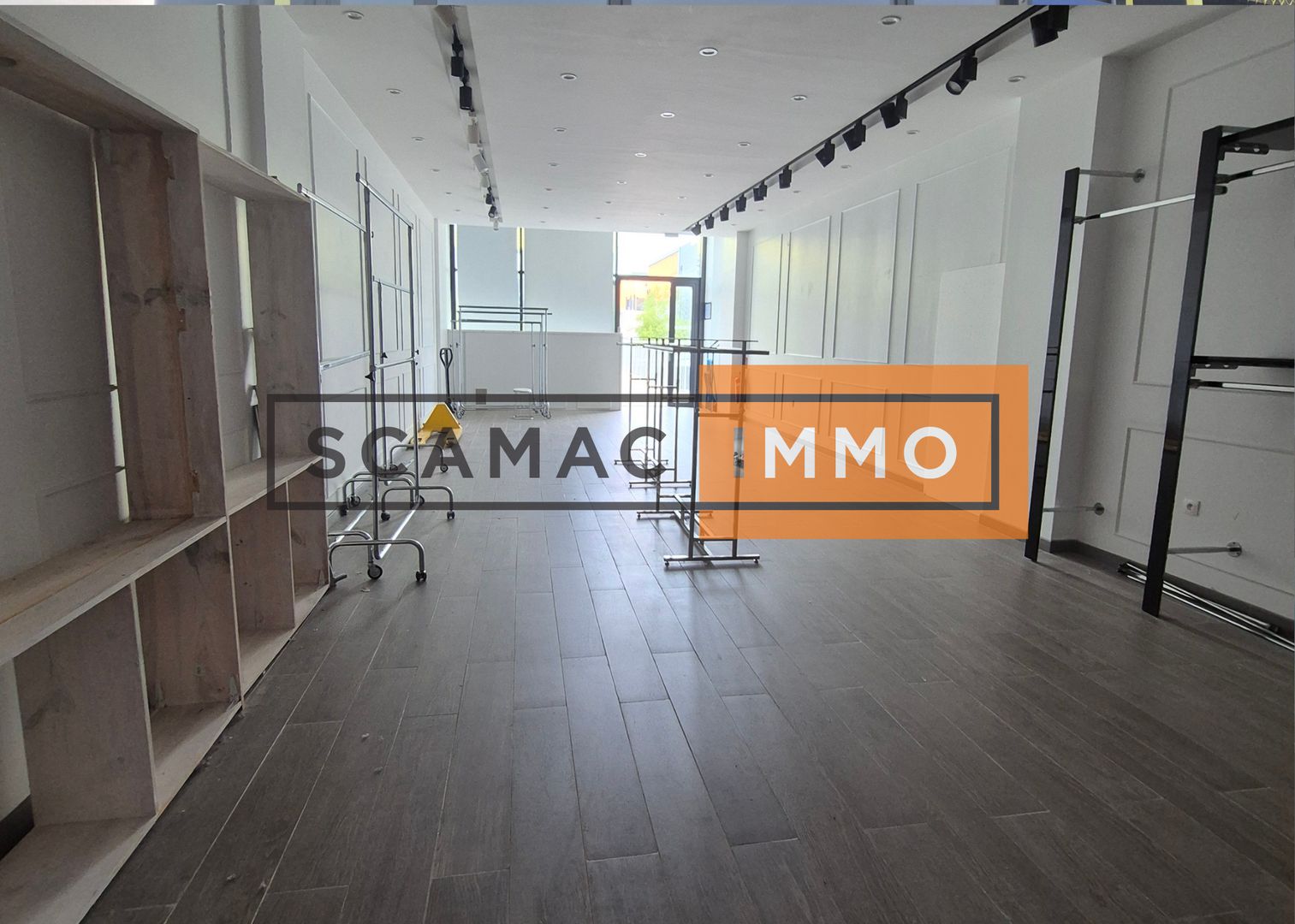 local commercial de 300m², Tremblay-en-France (Seine-Saint-Denis)