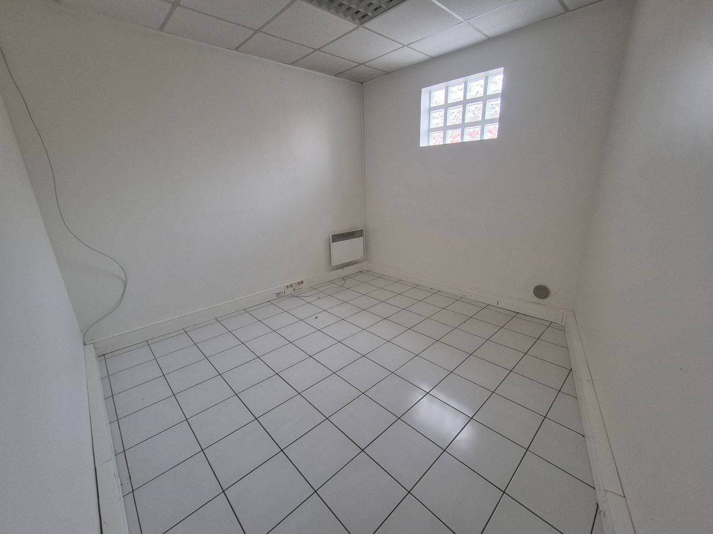 locaux mixtes de 110m², Saint-Witz (Val-d'Oise)