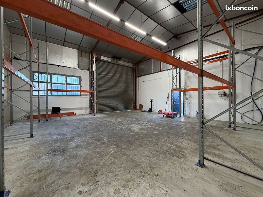 local d'activités de 100m², Le Thillay (Val-d'Oise)