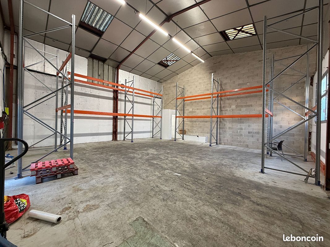 local d'activités de 100m², Le Thillay (Val-d'Oise)