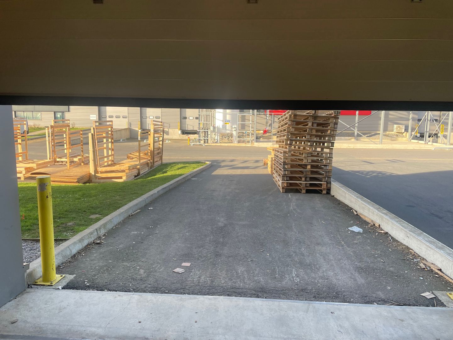 entrepôt de 810m², Louvres (Val-d'Oise)