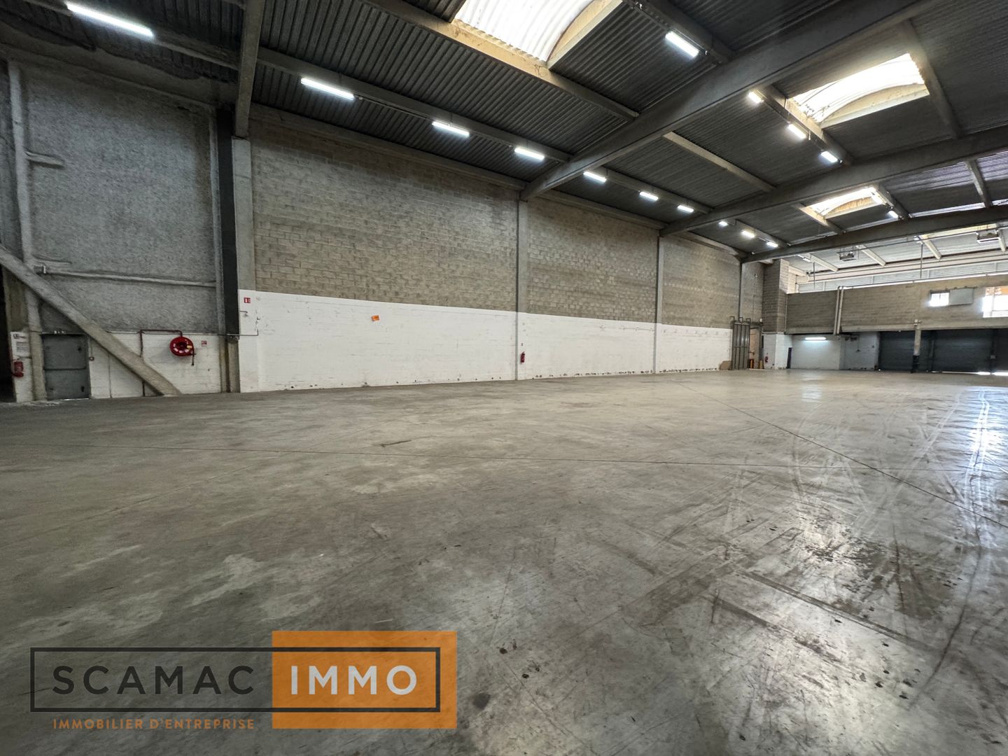 entrepôt de 665m², Lieusaint (Seine-et-Marne)