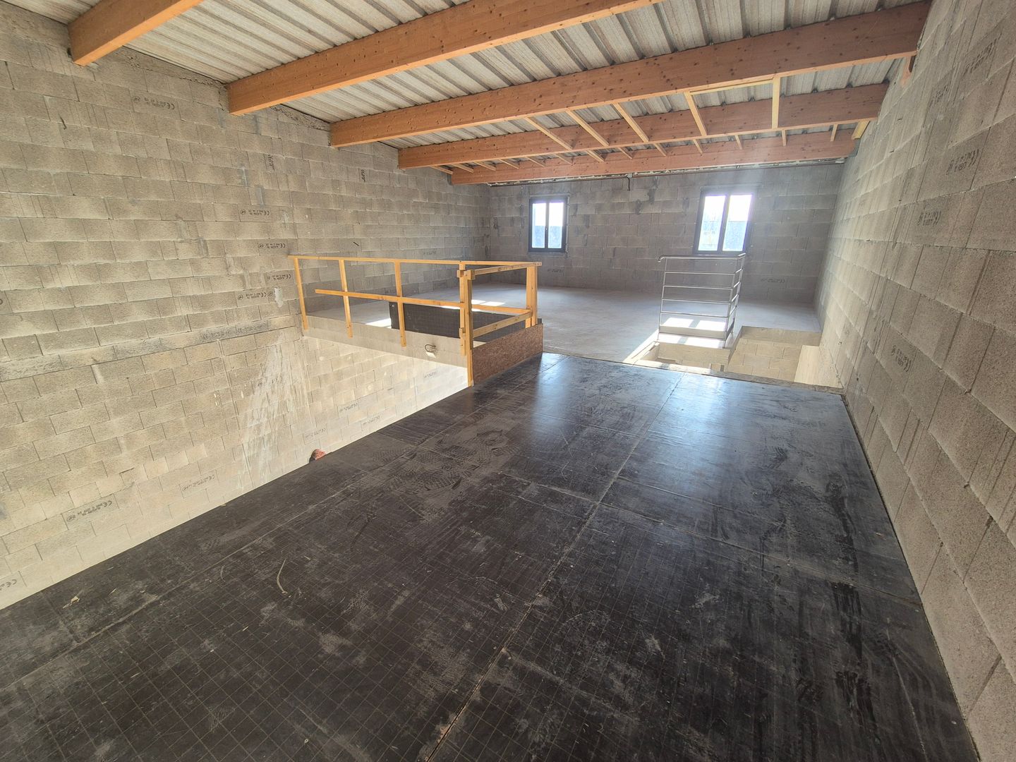 local d'activités de 144m², Compans (Seine-et-Marne)