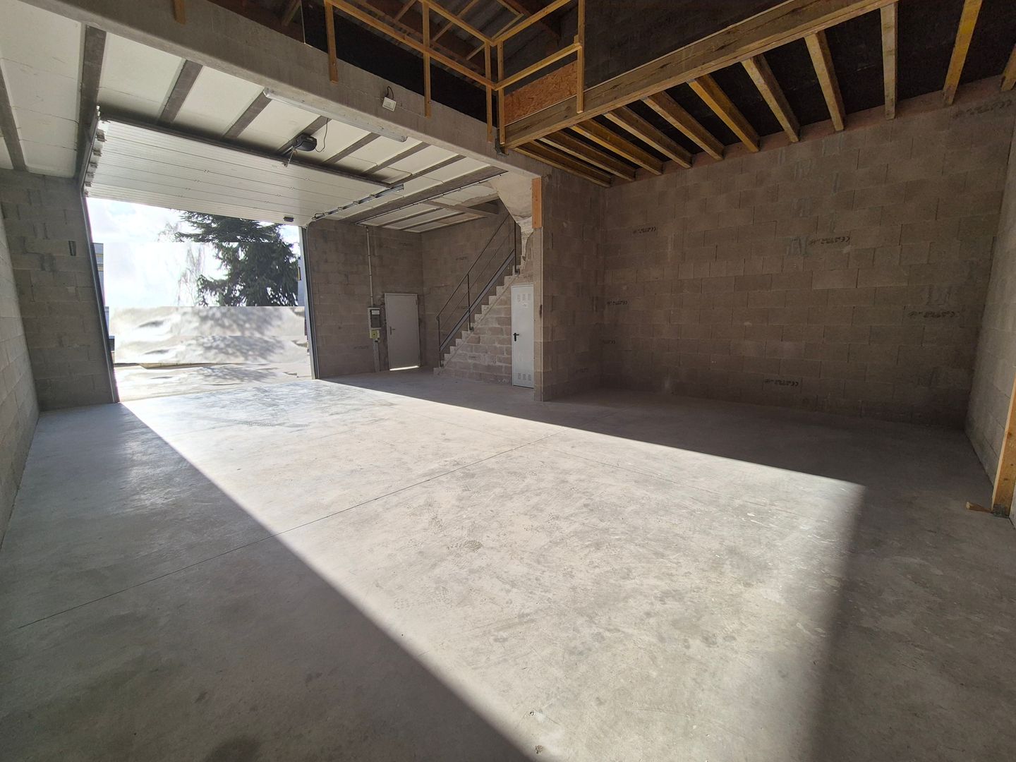 local d'activités de 144m², Compans (Seine-et-Marne)