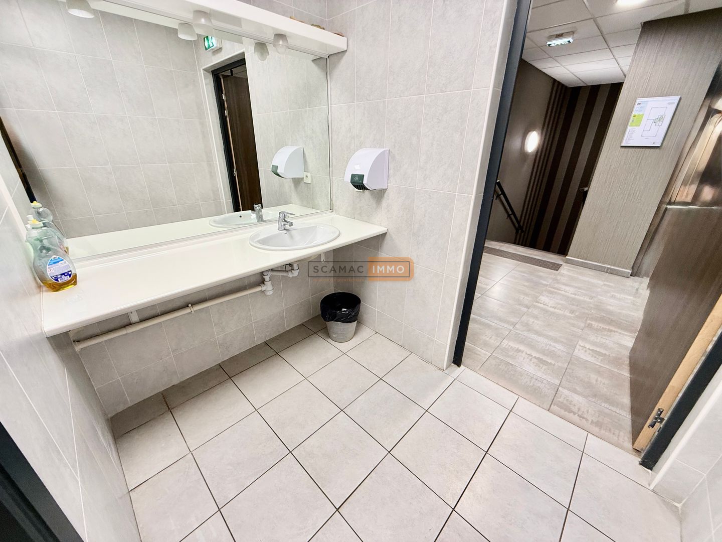 bureau de 105m², Fréjus (Var)