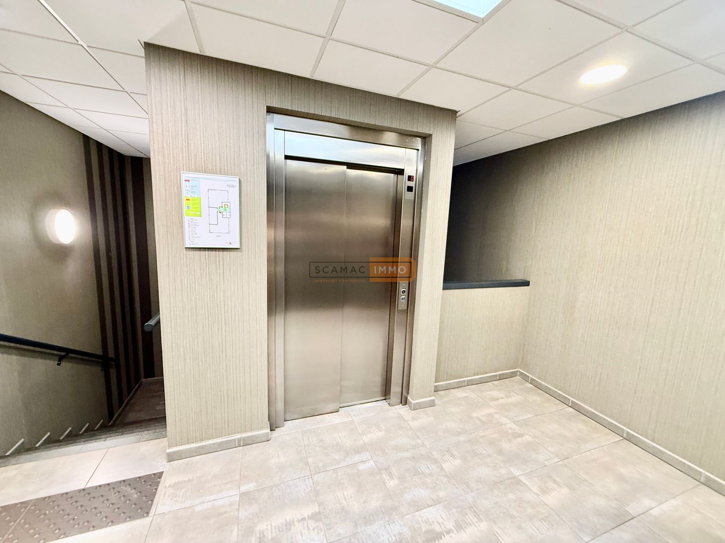 bureau de 105m², Fréjus (Var)