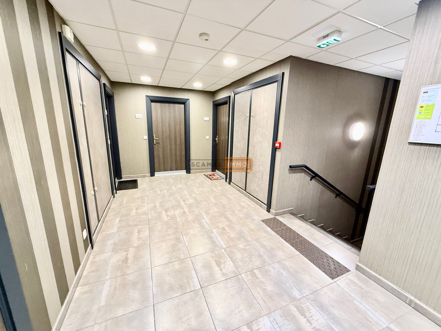 bureau de 105m², Fréjus (Var)