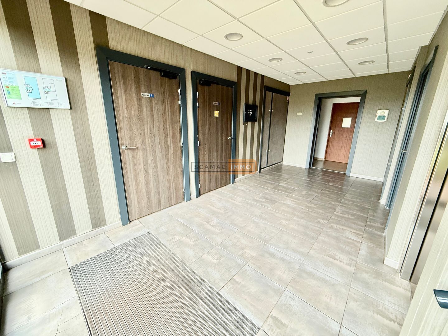 bureau de 105m², Fréjus (Var)