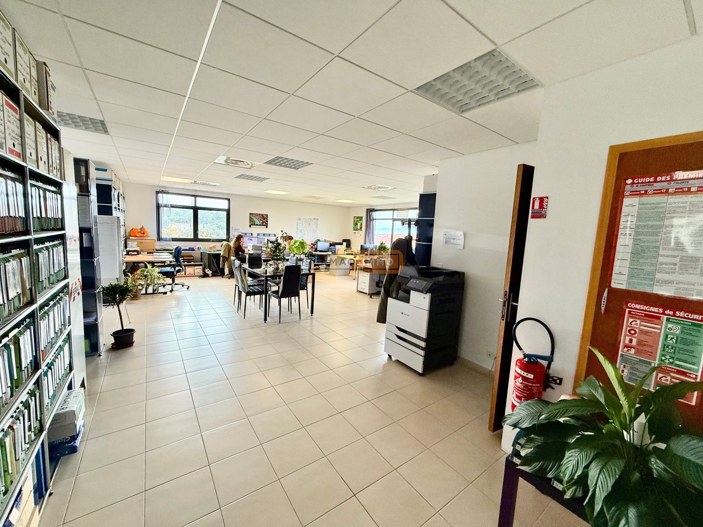 bureau de 105m², Fréjus (Var)