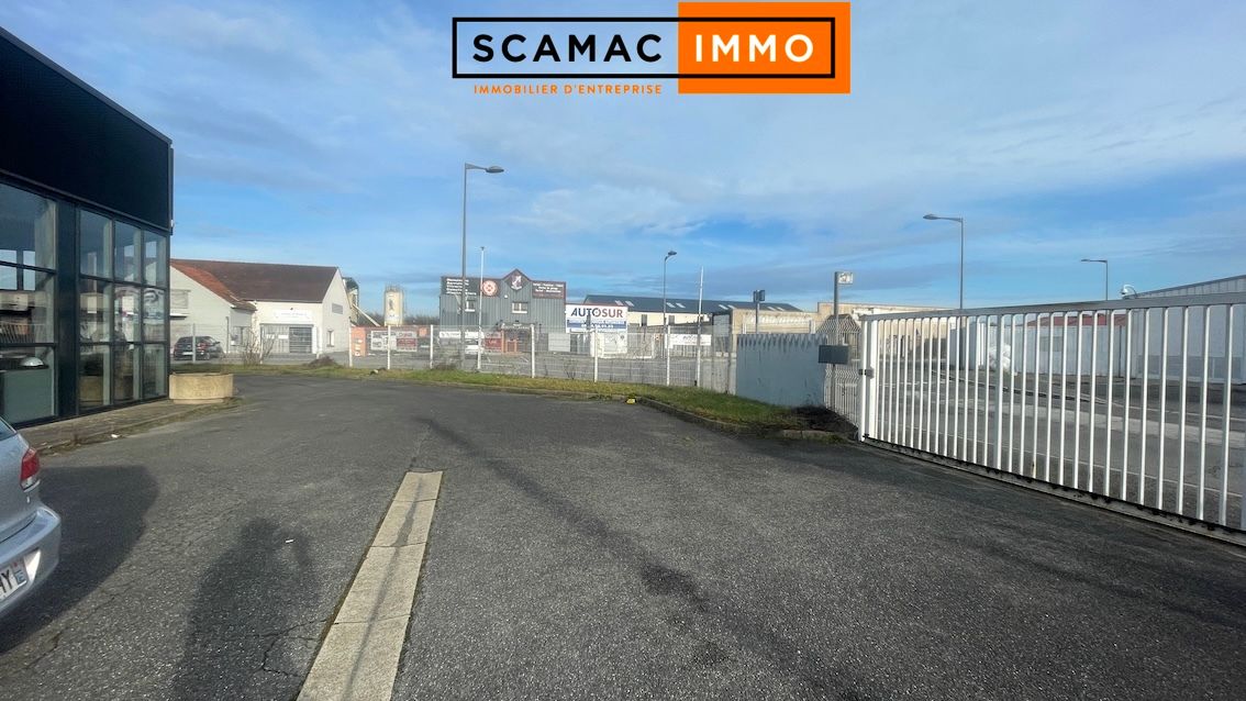 locaux mixtes de 625m², Milly-la-Forêt (Essonne)