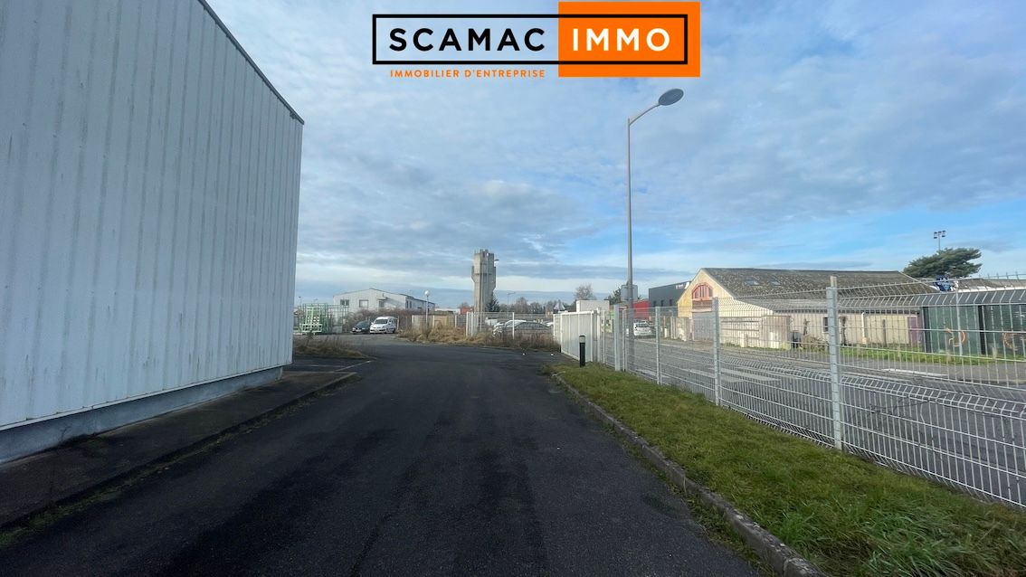 locaux mixtes de 625m², Milly-la-Forêt (Essonne)