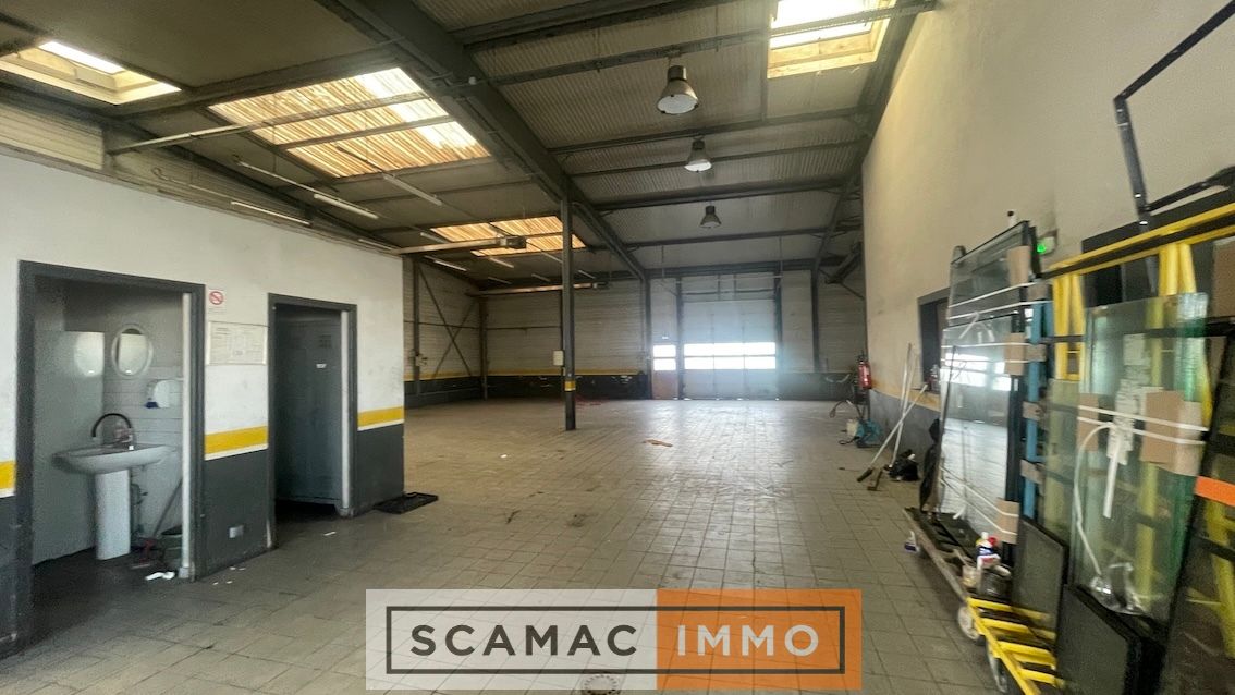 locaux mixtes de 625m², Milly-la-Forêt (Essonne)