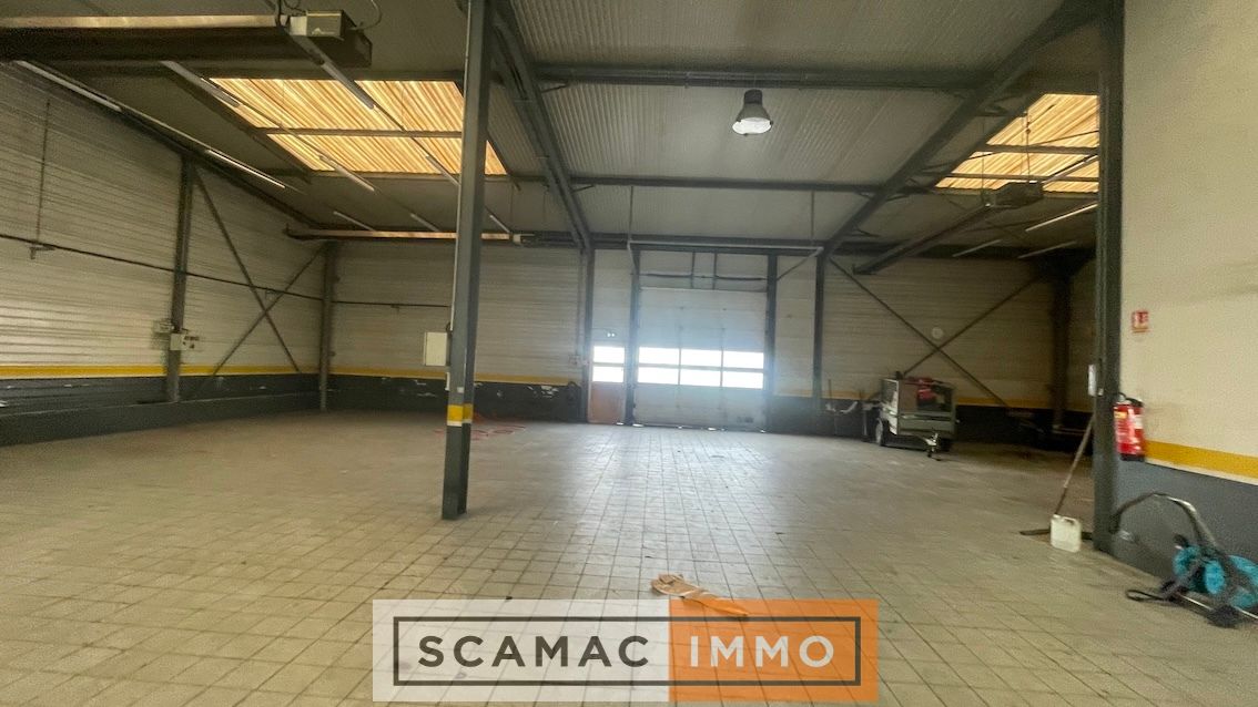 locaux mixtes de 625m², Milly-la-Forêt (Essonne)