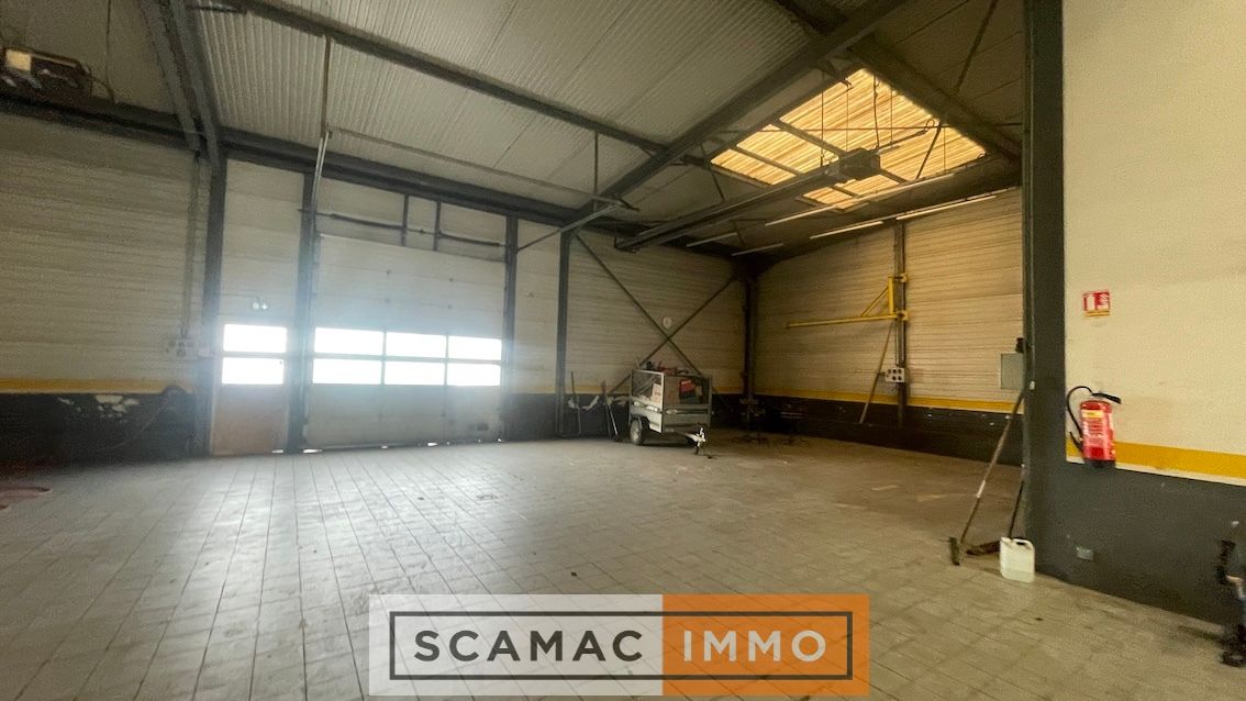 locaux mixtes de 625m², Milly-la-Forêt (Essonne)