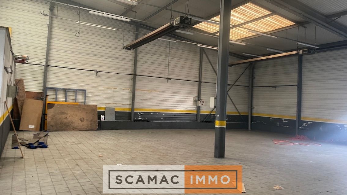 locaux mixtes de 625m², Milly-la-Forêt (Essonne)