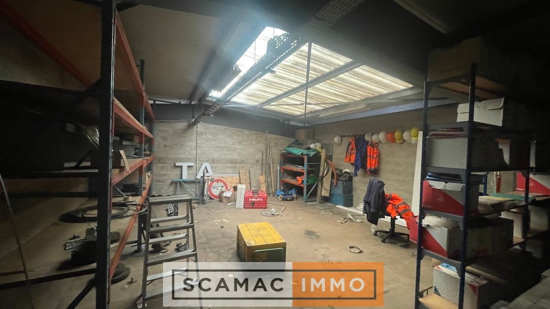 locaux mixtes de 625m², Milly-la-Forêt (Essonne)