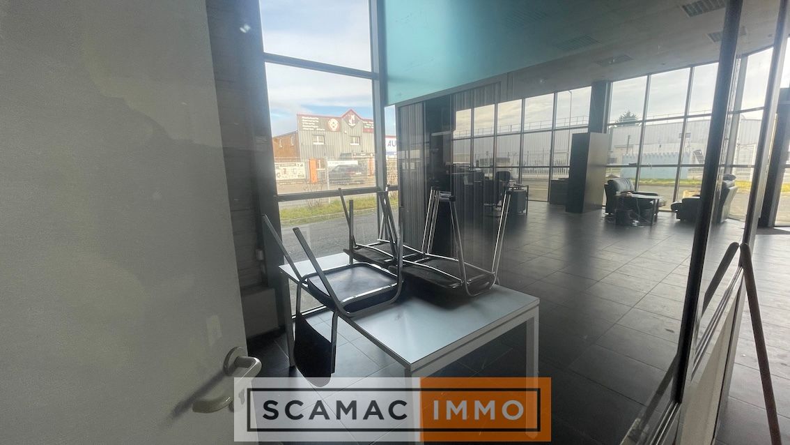 locaux mixtes de 625m², Milly-la-Forêt (Essonne)