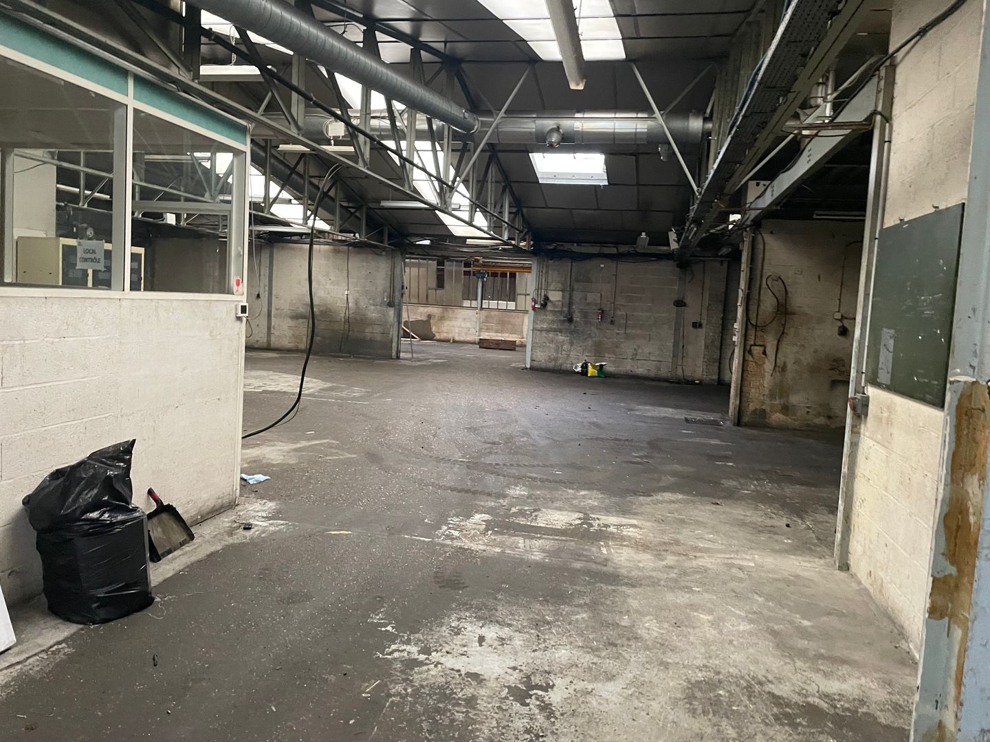 entrepôt de 1&nbsp;850m², Presles (Val-d'Oise)