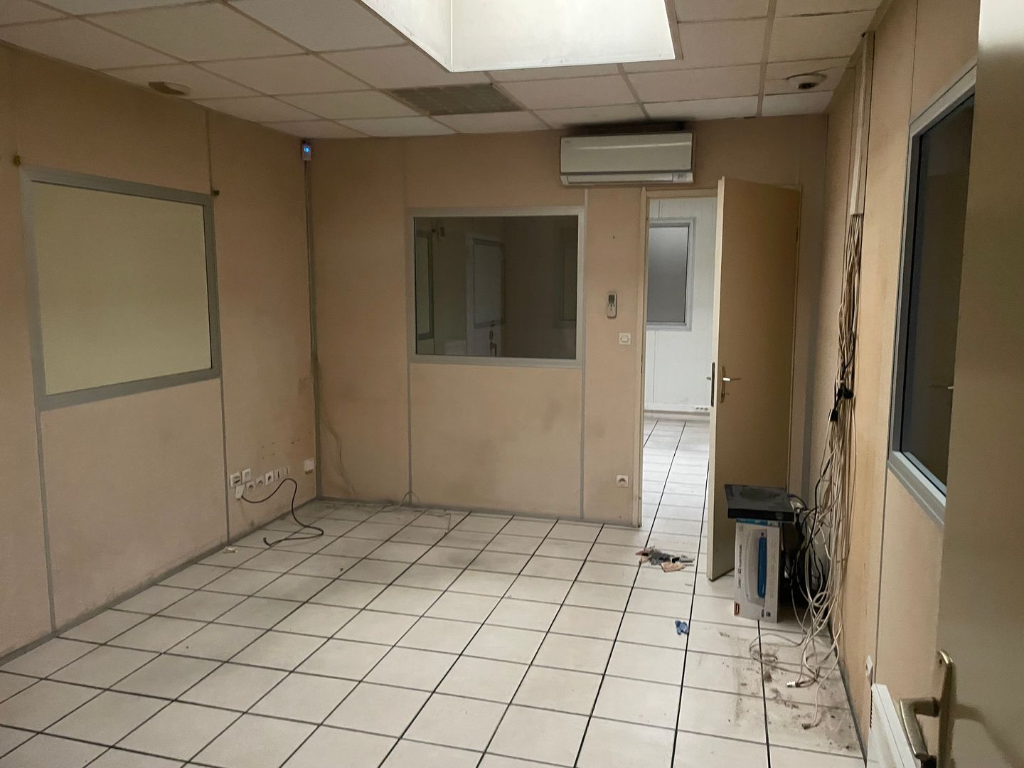 entrepôt de 1&nbsp;850m², Presles (Val-d'Oise)