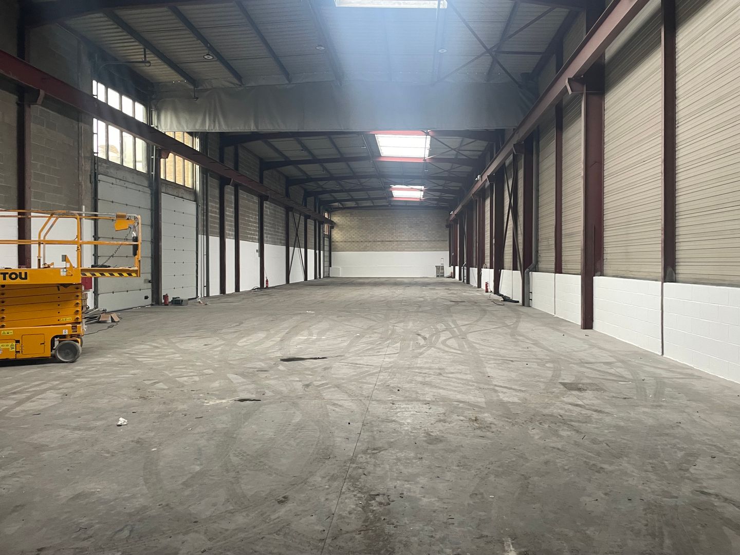 entrepôt de 1&nbsp;253m², Le Thillay (Val-d'Oise)