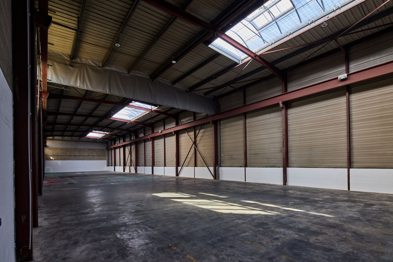 Entrepôt de 1 297 m², Le Thillay