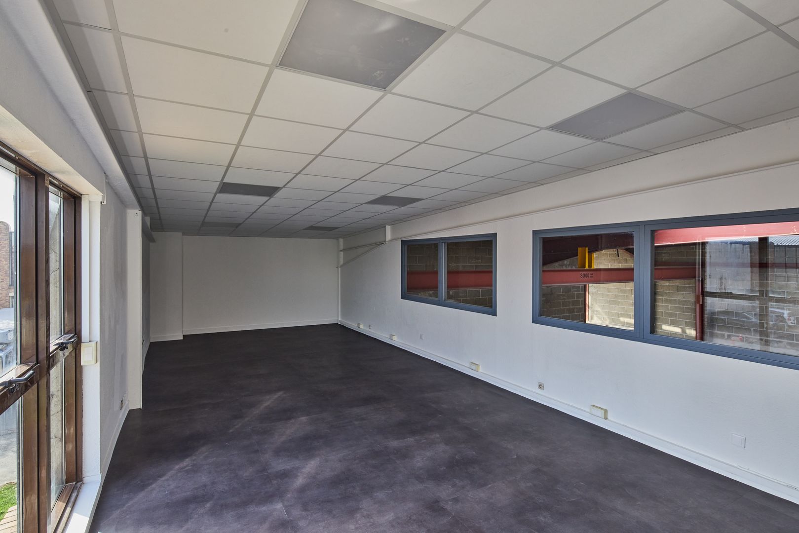 entrepôt de 1 297m², Le Thillay (Val-d'Oise)