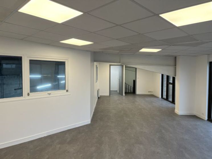 entrepôt de 557m², Le Thillay (Val-d'Oise)