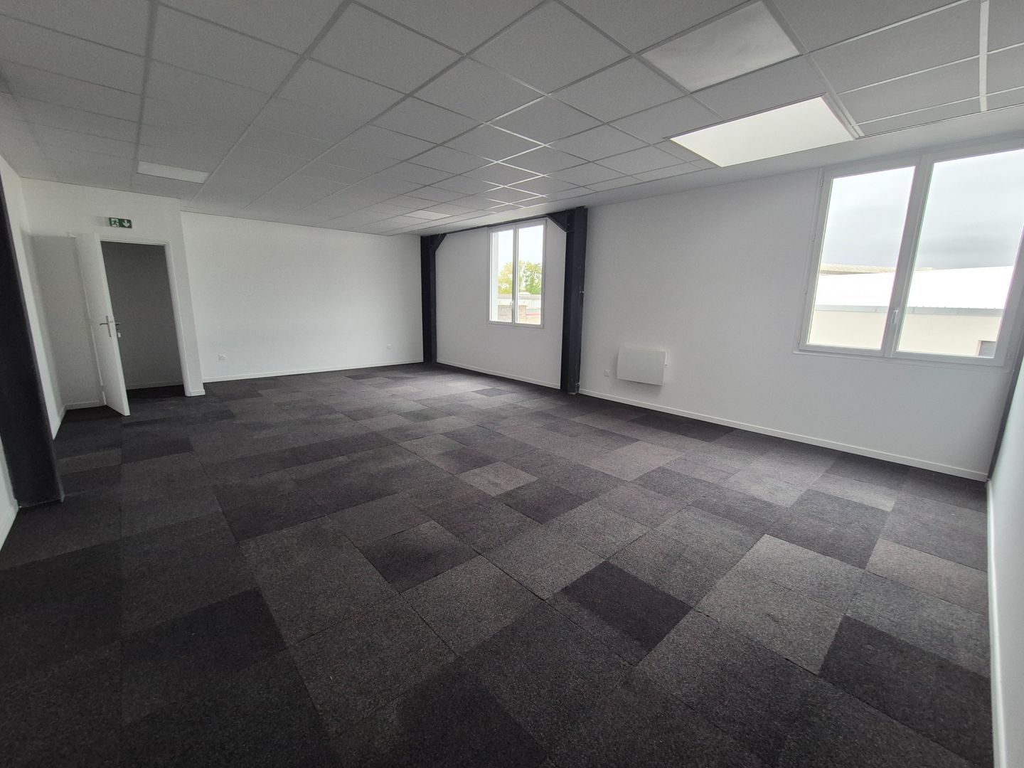 local d'activités de 260m², Asnières-sur-Oise (Val-d'Oise)
