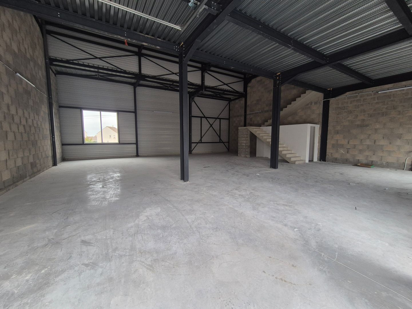 local d'activités de 260m², Asnières-sur-Oise (Val-d'Oise)