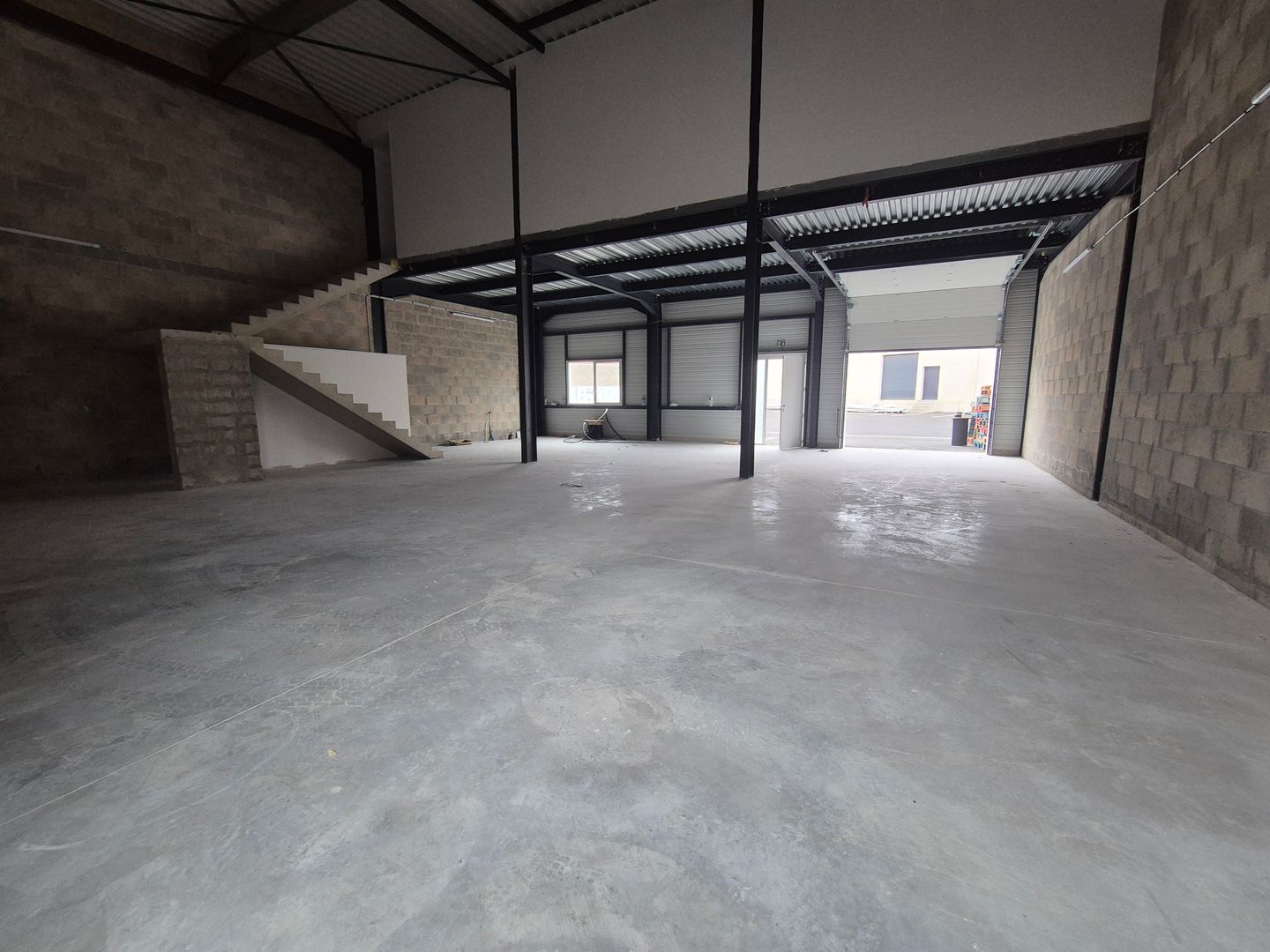 local d'activités de 260m², Asnières-sur-Oise (Val-d'Oise)