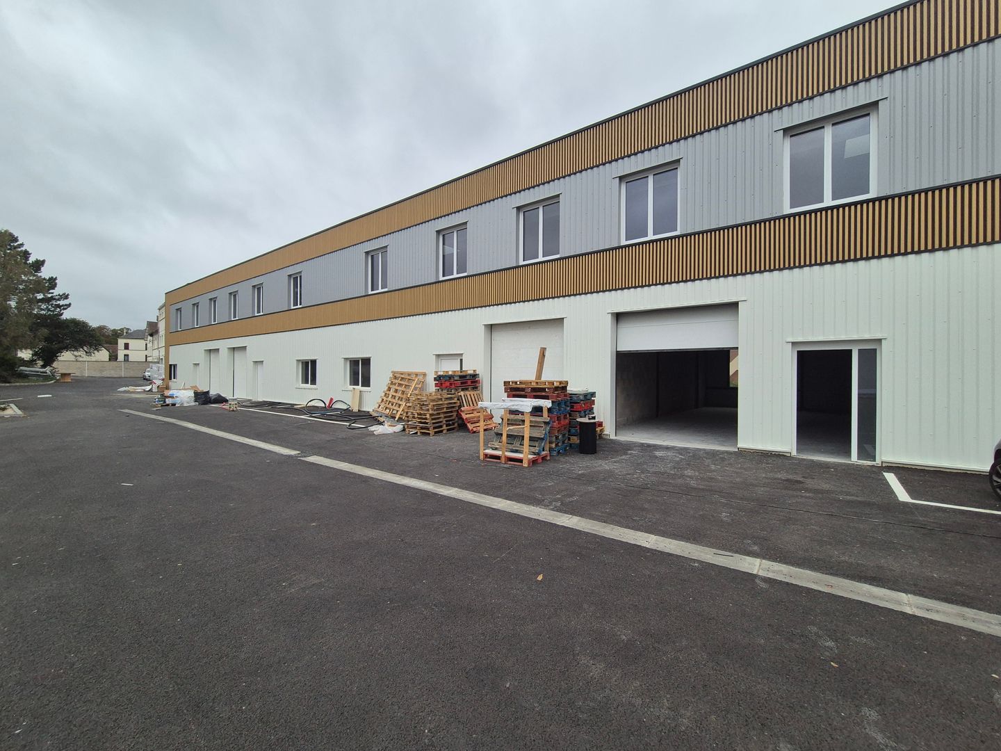 local d'activités de 260m², Asnières-sur-Oise (Val-d'Oise)