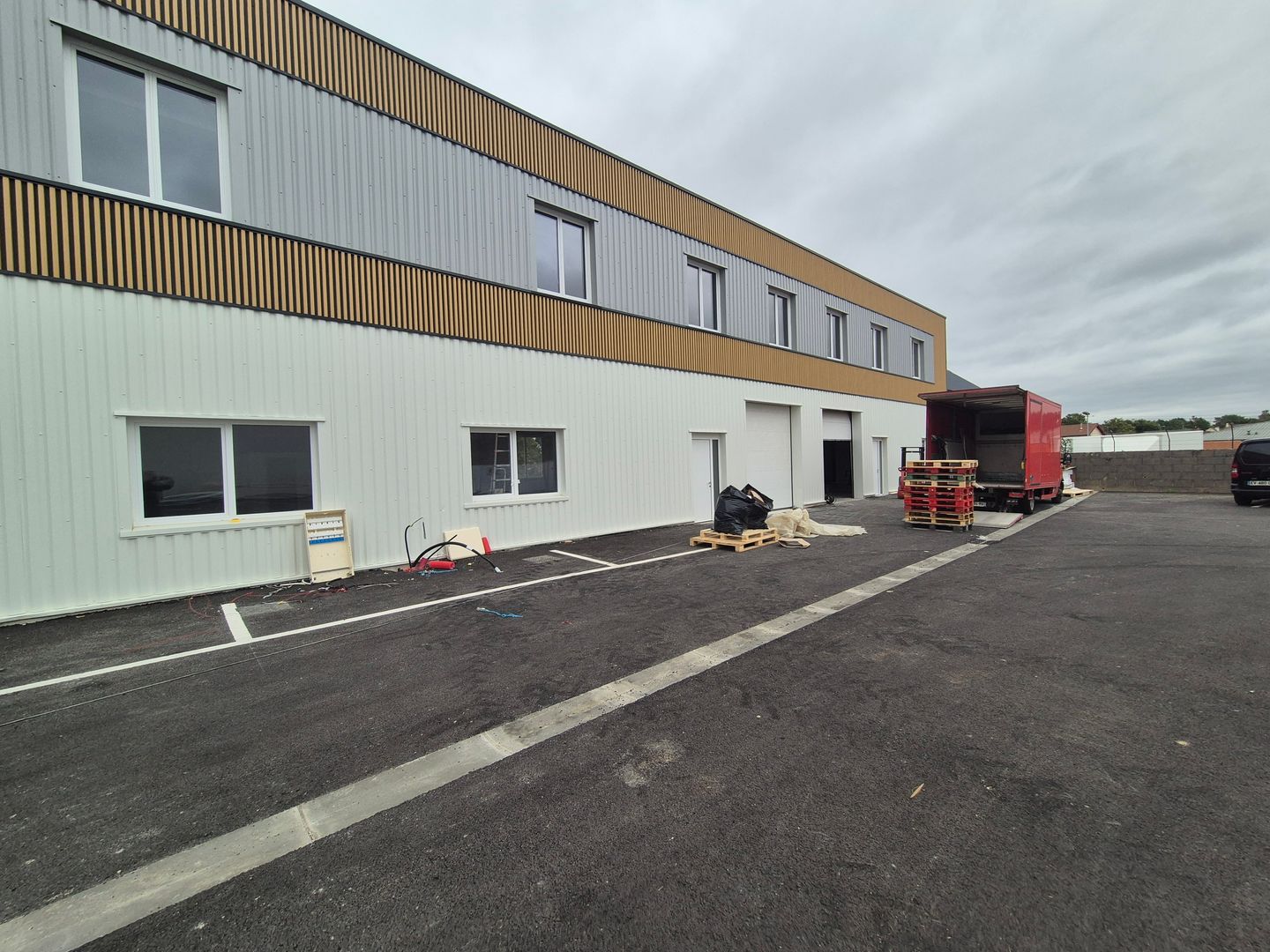 local d'activités de 260m², Asnières-sur-Oise (Val-d'Oise)