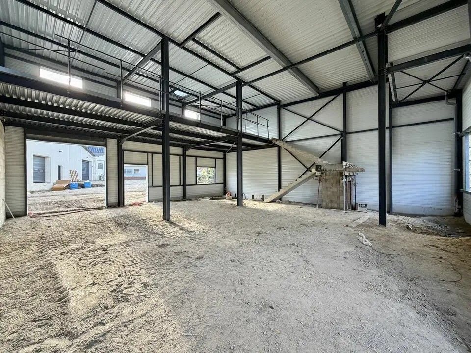 local d'activités de 260m², Asnières-sur-Oise (Val-d'Oise)