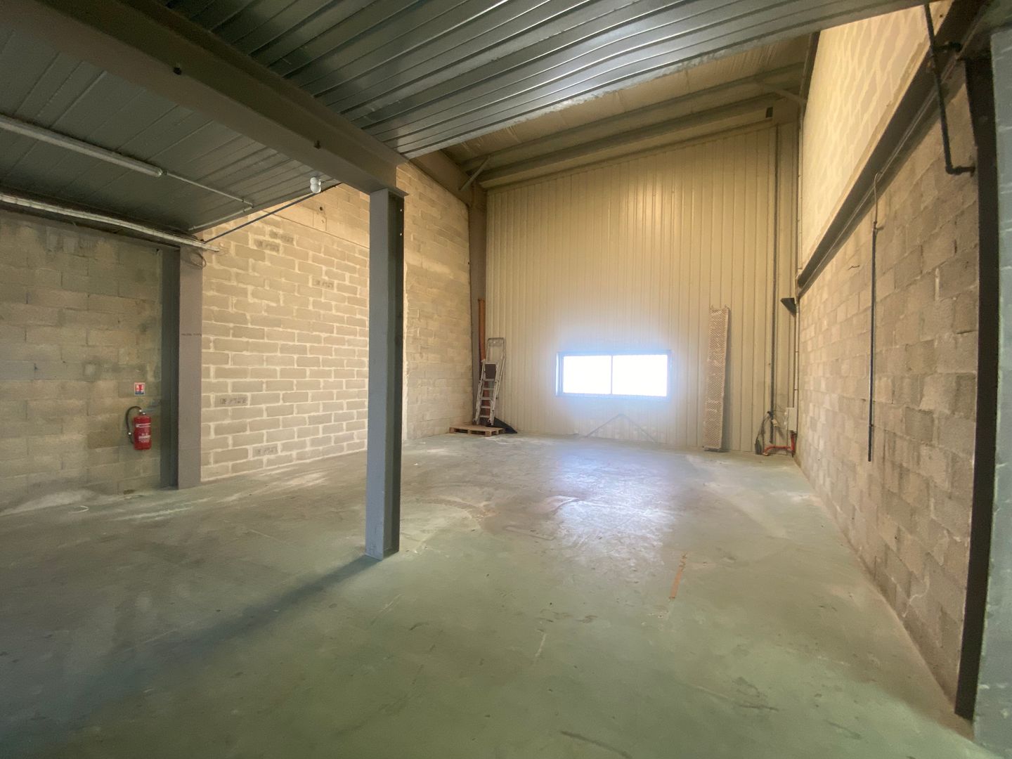 local d'activités de 247m², La Ciotat (Bouches-du-Rhône)