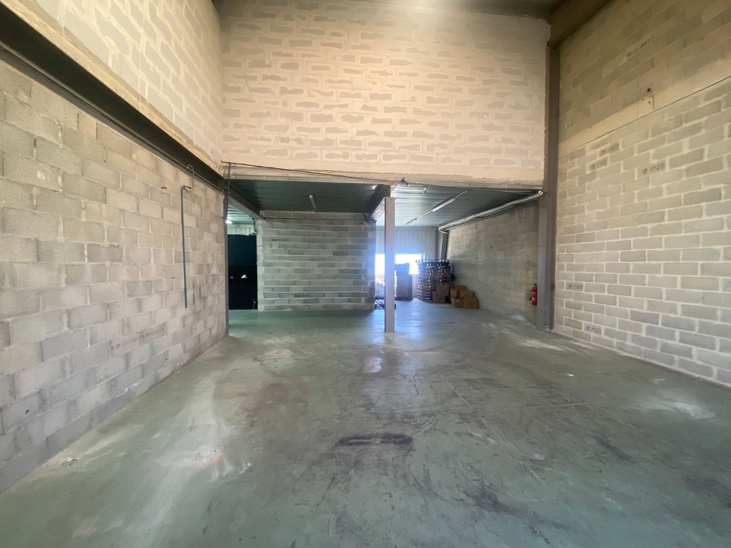 local d'activités de 247m², La Ciotat (Bouches-du-Rhône)